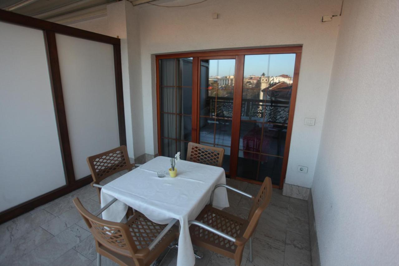 Gjakova Hotel Happy מראה חיצוני תמונה