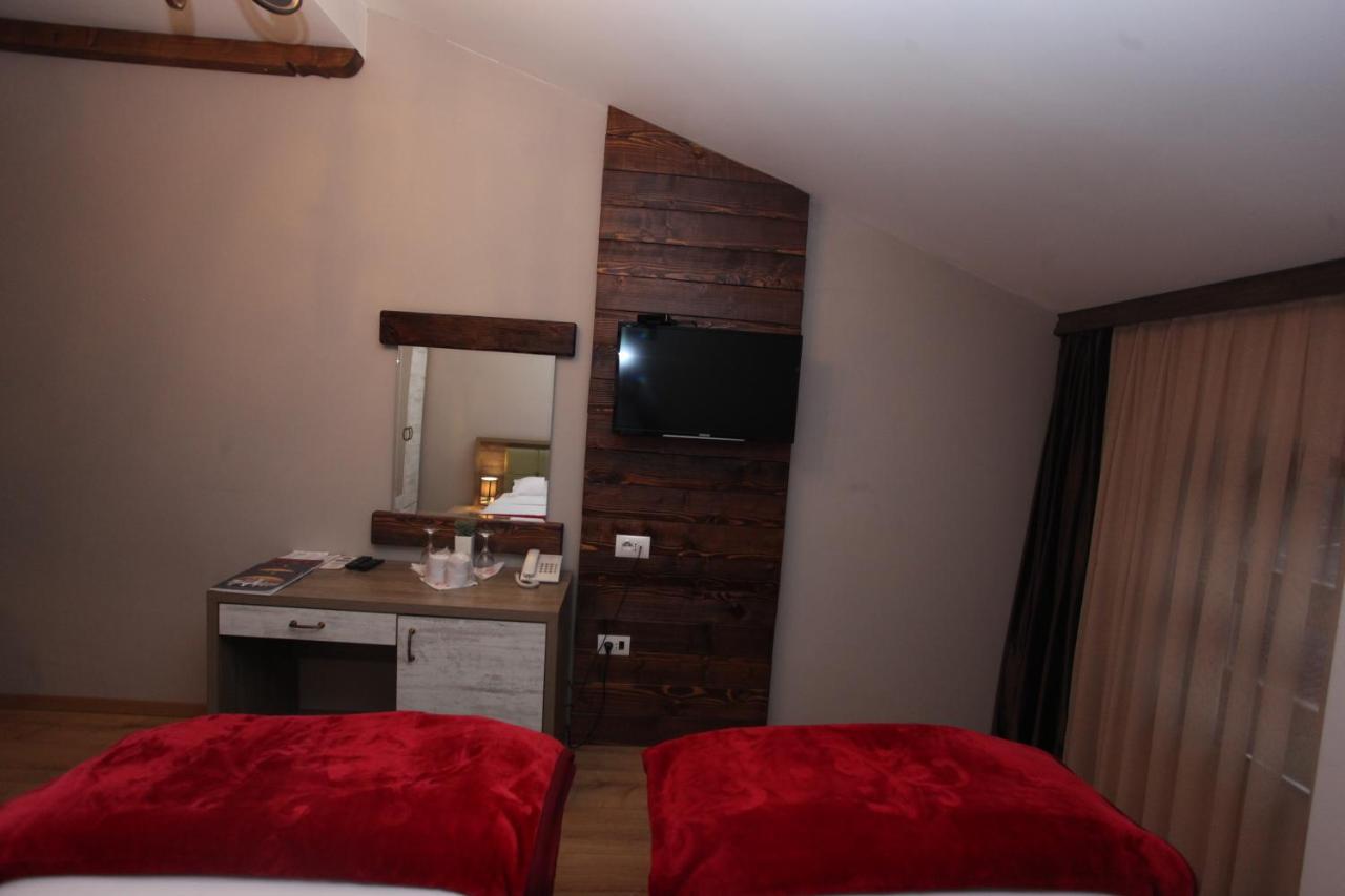 Gjakova Hotel Happy מראה חיצוני תמונה