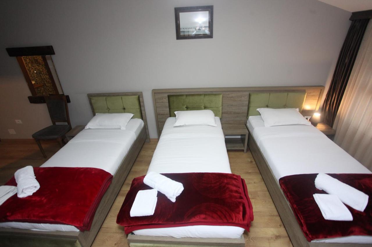 Gjakova Hotel Happy מראה חיצוני תמונה