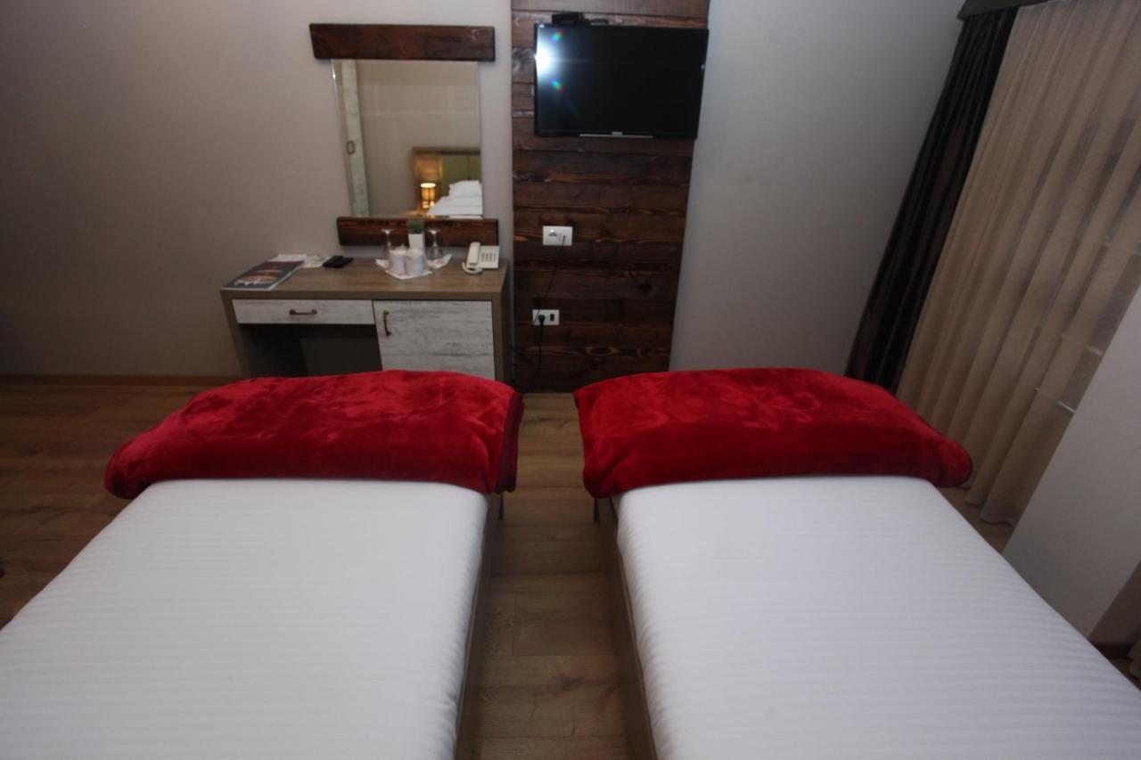 Gjakova Hotel Happy מראה חיצוני תמונה