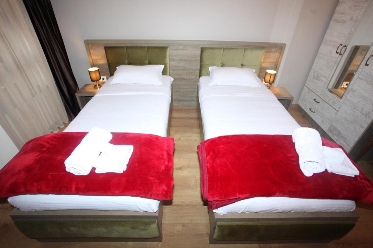 Gjakova Hotel Happy מראה חיצוני תמונה