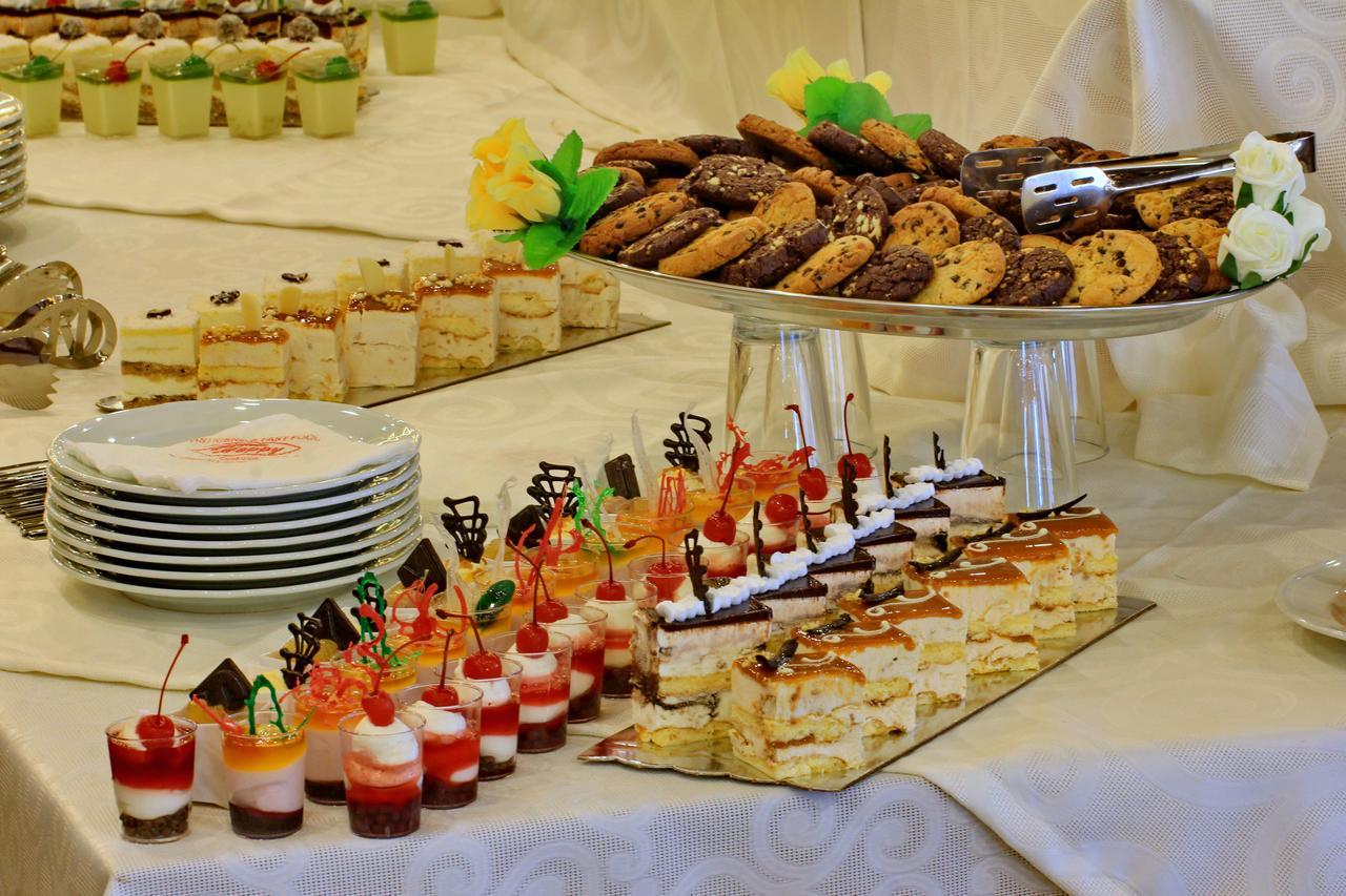 Gjakova Hotel Happy מראה חיצוני תמונה