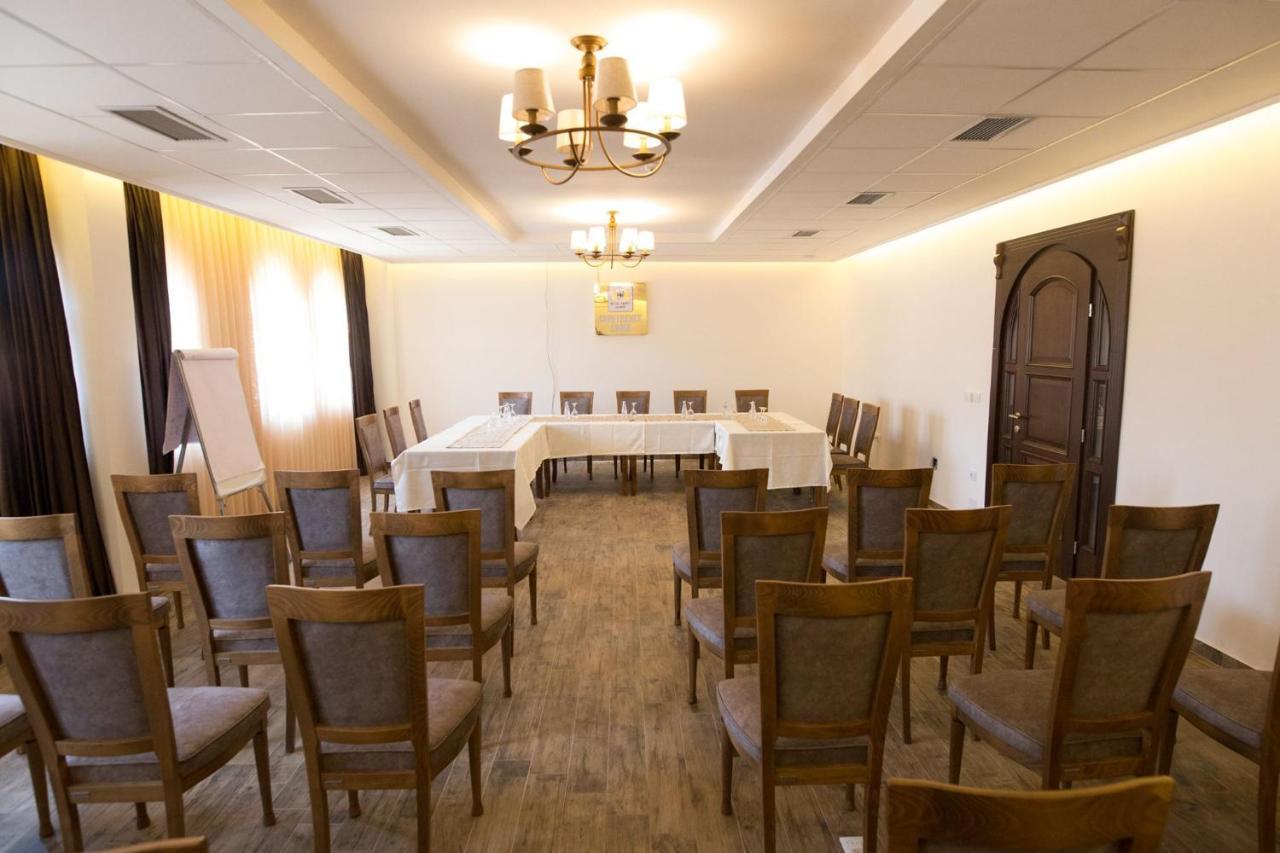 Gjakova Hotel Happy מראה חיצוני תמונה